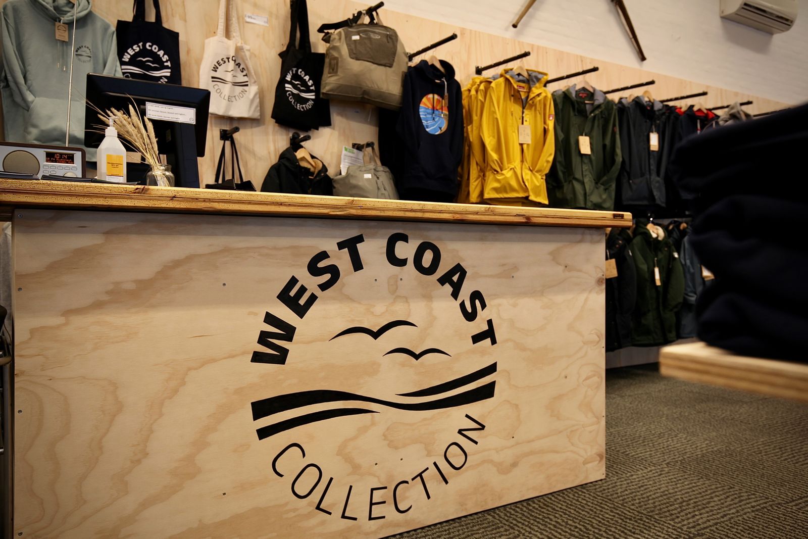 Håndmalet skiltning for West Coast Collection